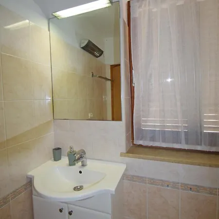 Apartman Leona *