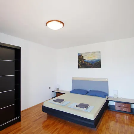 Apartman Leona Póla