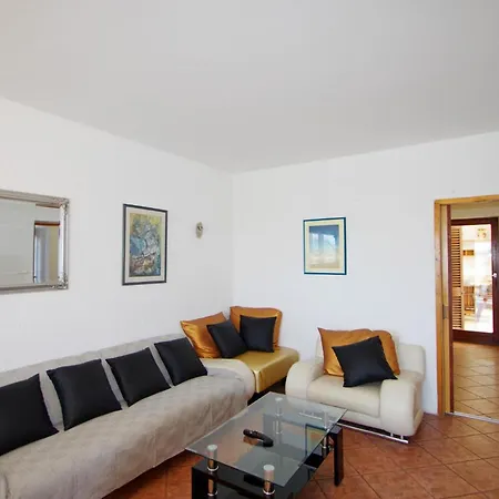 Apartment Leona